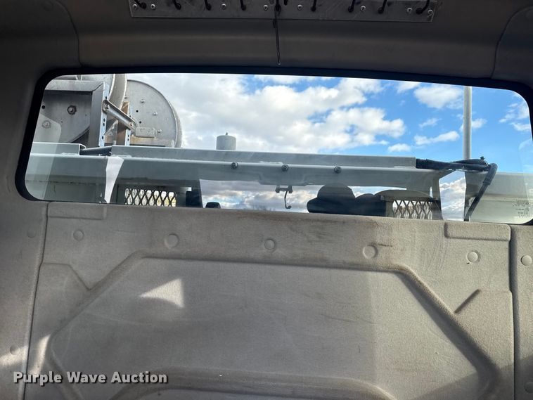 image for item EG1989 2010 International 7400 crane truck