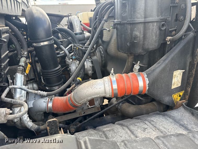 image for item EG1989 2010 International 7400 crane truck