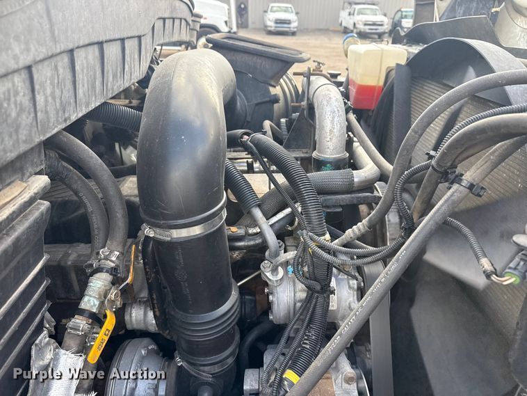 image for item EG1989 2010 International 7400 crane truck