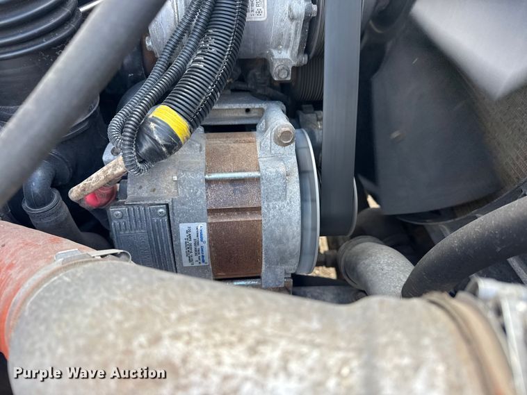 image for item EG1989 2010 International 7400 crane truck