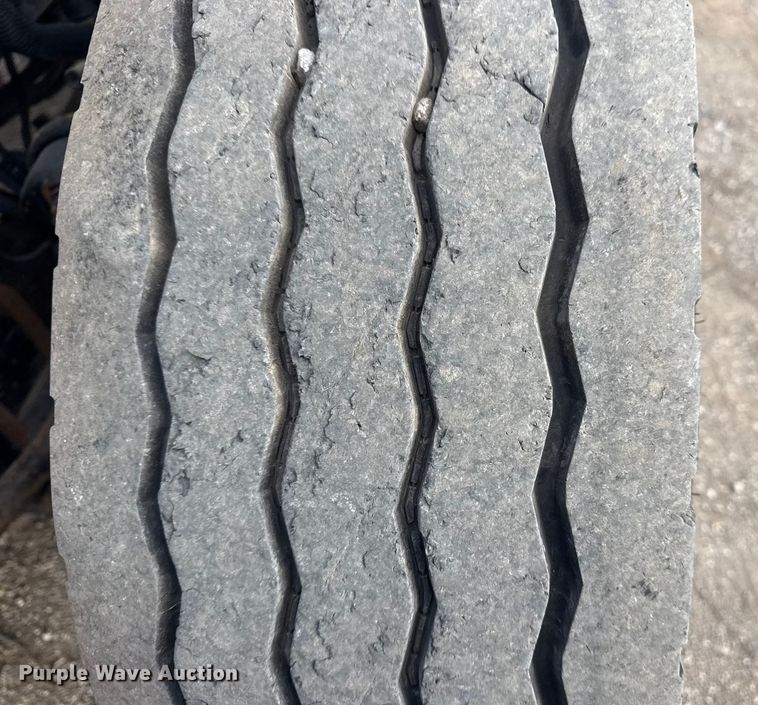 image for item EG1989 2010 International 7400 crane truck