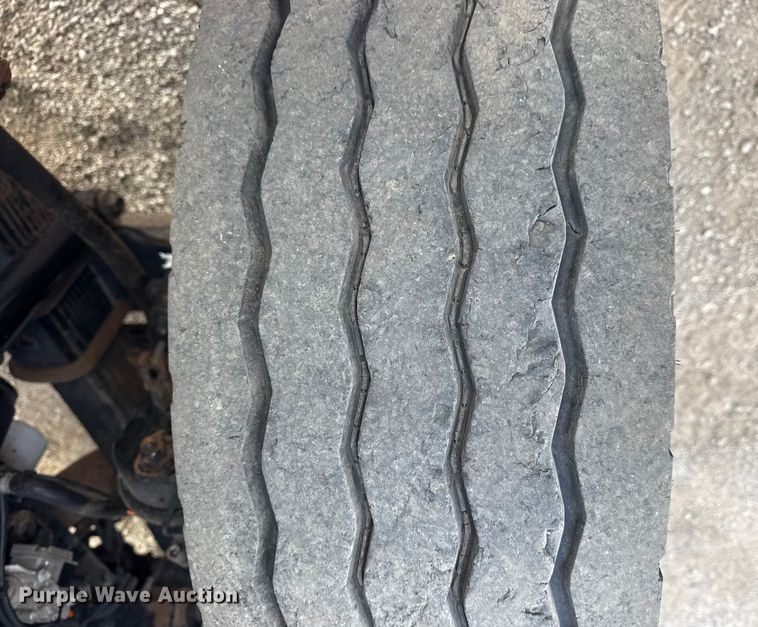 image for item EG1989 2010 International 7400 crane truck