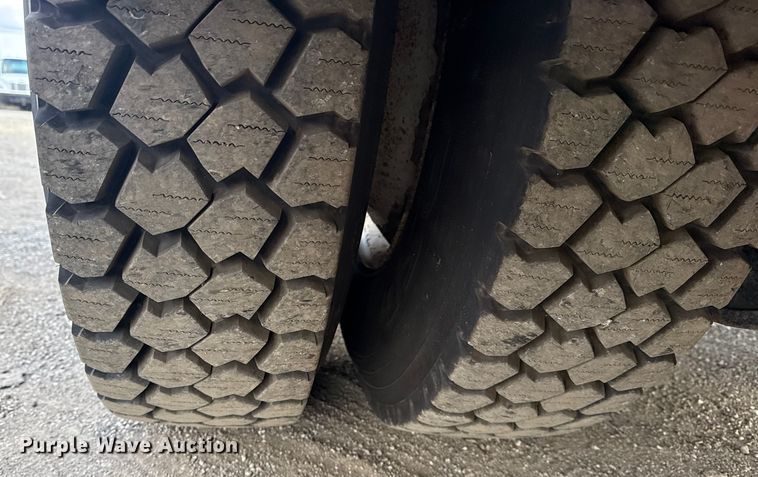 image for item EG1989 2010 International 7400 crane truck