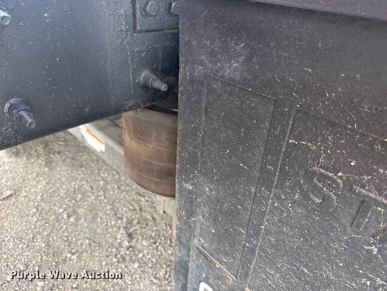 image for item EG1989 2010 International 7400 crane truck