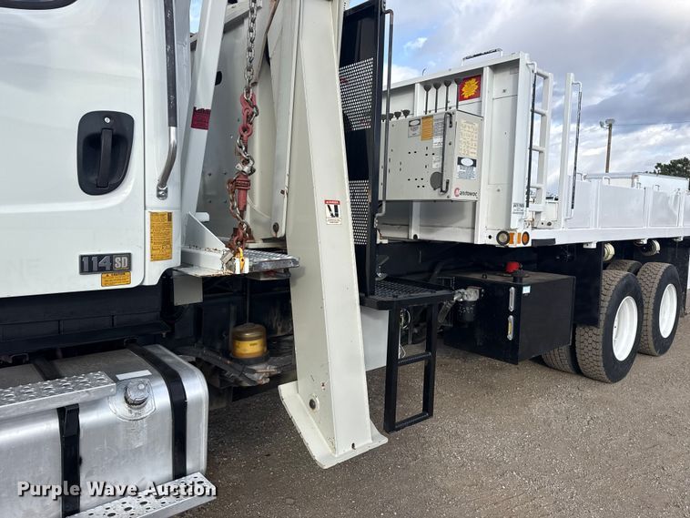 image for item EG1990 2013 Freightliner 114SD crane truck