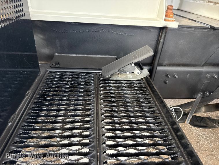 image for item EG1990 2013 Freightliner 114SD crane truck