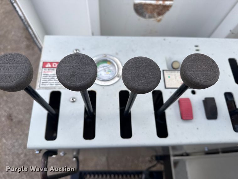 image for item EG1990 2013 Freightliner 114SD crane truck