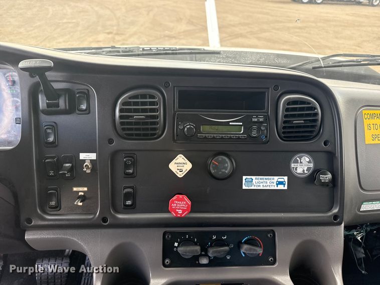 image for item EG1990 2013 Freightliner 114SD crane truck