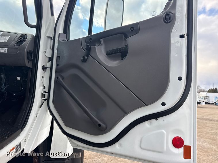 image for item EG1990 2013 Freightliner 114SD crane truck