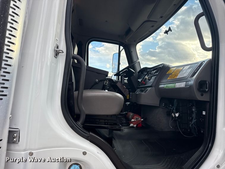 image for item EG1990 2013 Freightliner 114SD crane truck