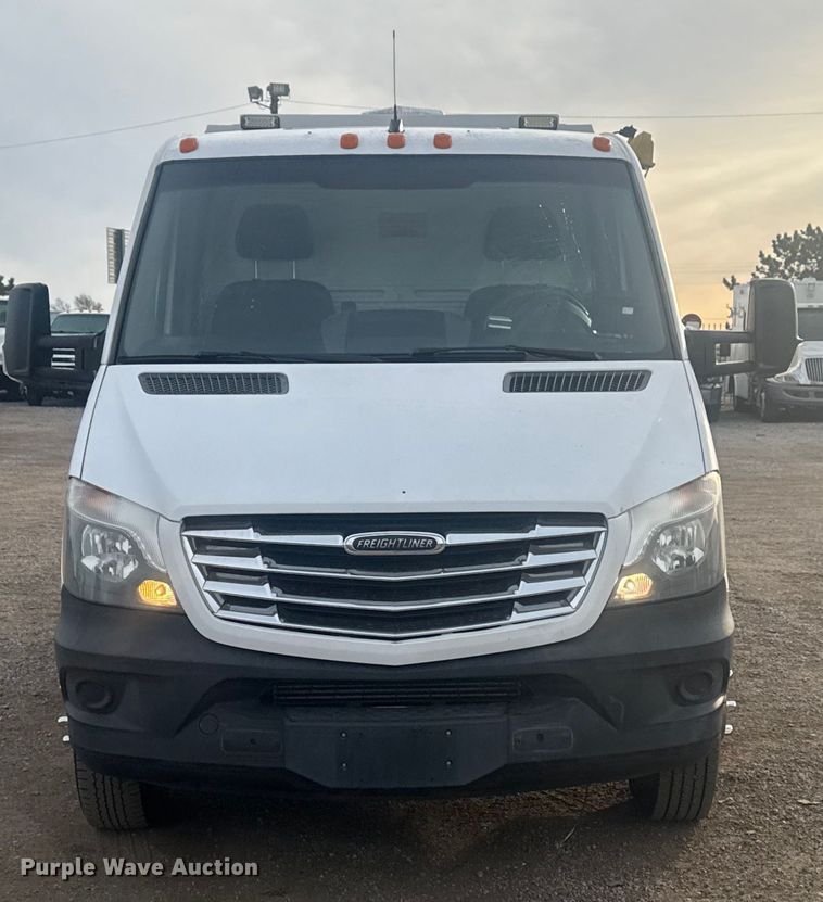 image for item EG1995 2016 Freightliner Sprinter 3500 utility van