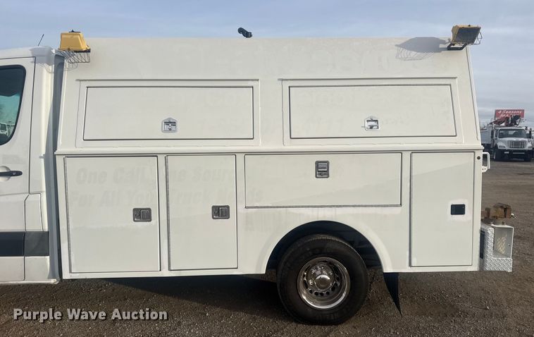 image for item EG1995 2016 Freightliner Sprinter 3500 utility van