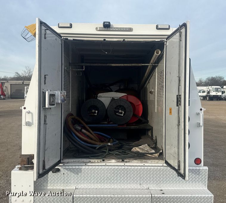 image for item EG1995 2016 Freightliner Sprinter 3500 utility van