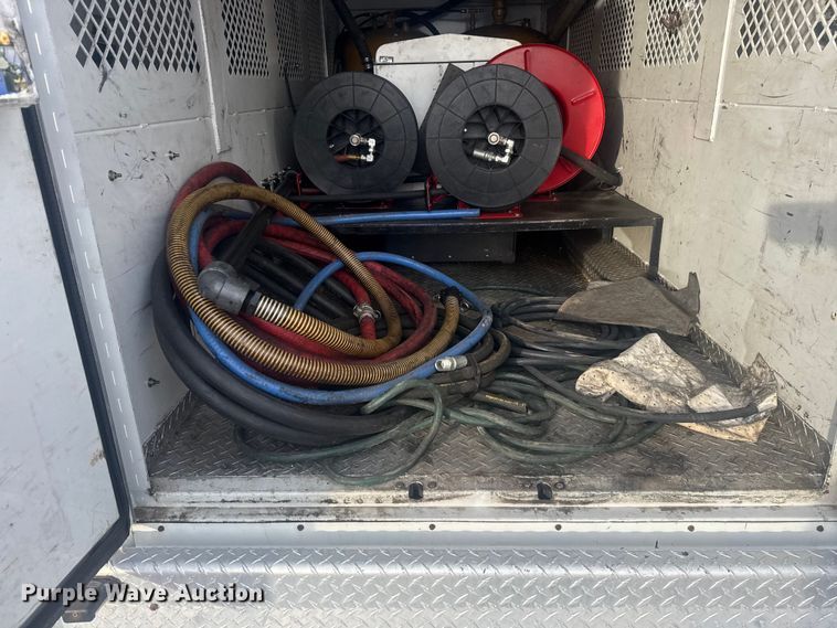 image for item EG1995 2016 Freightliner Sprinter 3500 utility van