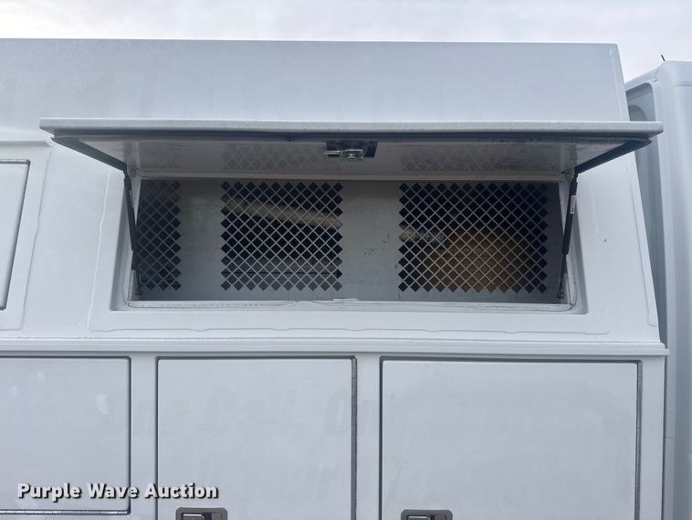 image for item EG1995 2016 Freightliner Sprinter 3500 utility van