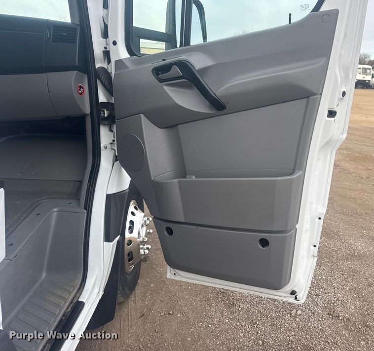 image for item EG1995 2016 Freightliner Sprinter 3500 utility van