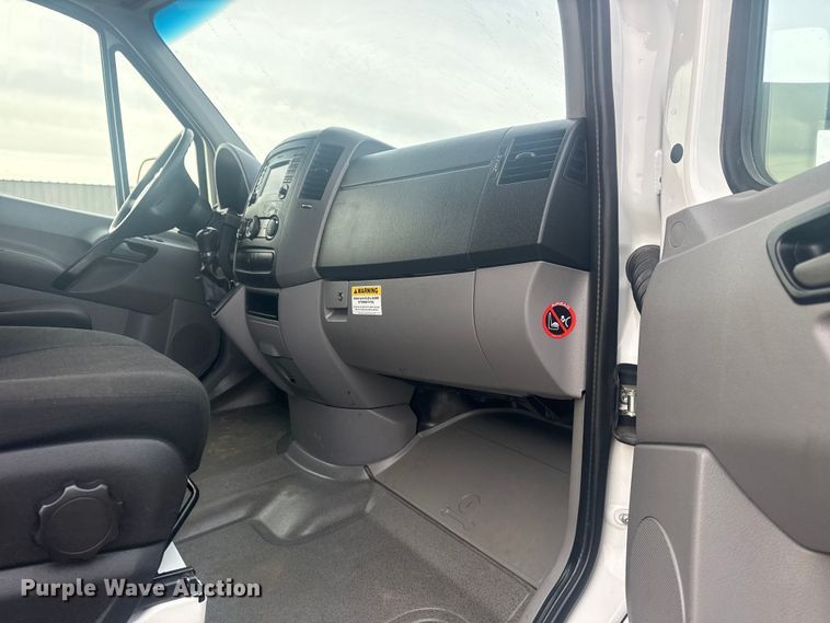 image for item EG1995 2016 Freightliner Sprinter 3500 utility van