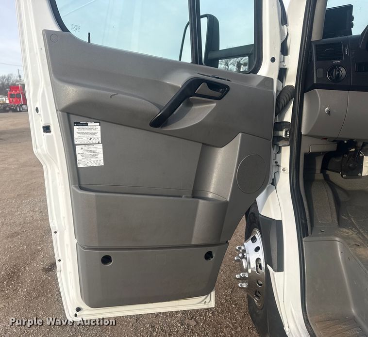 image for item EG1995 2016 Freightliner Sprinter 3500 utility van