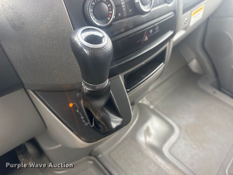 image for item EG1995 2016 Freightliner Sprinter 3500 utility van