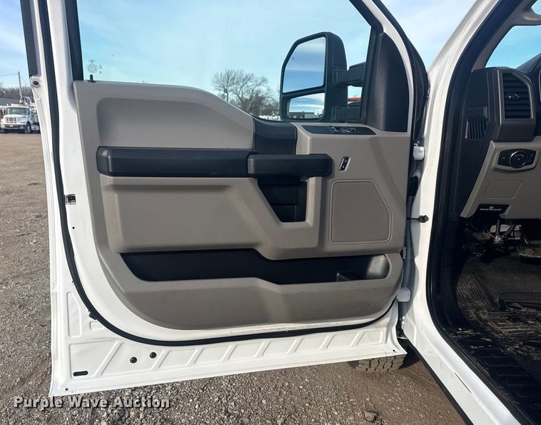 image for item EG1997 2017 Ford F350 Super Duty XL utility bed pickup truck