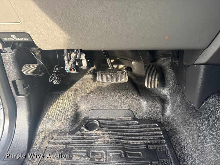 image for item EG1997 2017 Ford F350 Super Duty XL utility bed pickup truck