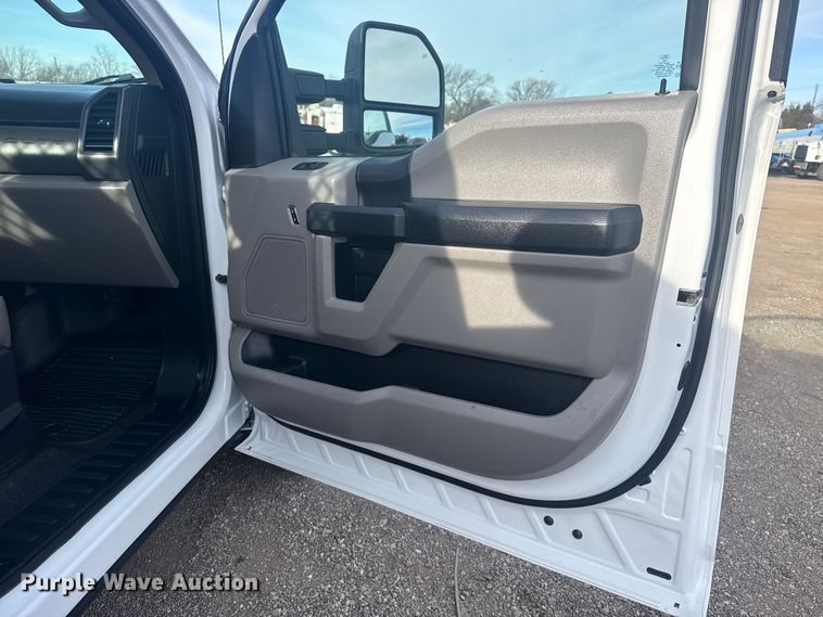 image for item EG1997 2017 Ford F350 Super Duty XL utility bed pickup truck