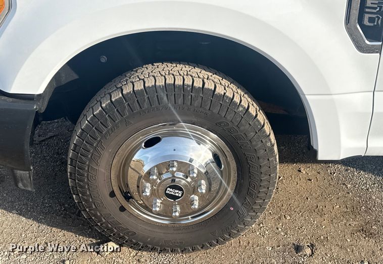 image for item EG1997 2017 Ford F350 Super Duty XL utility bed pickup truck