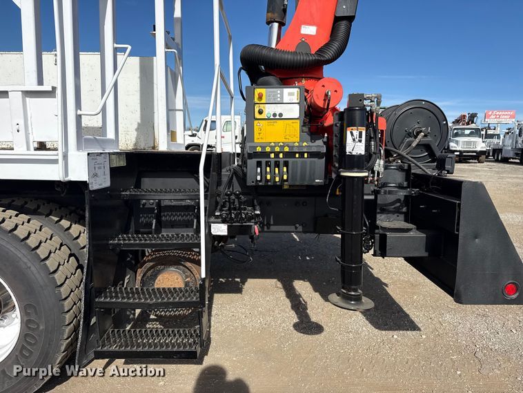 image for item EG2001 2013 Freightliner 108SD crane truck