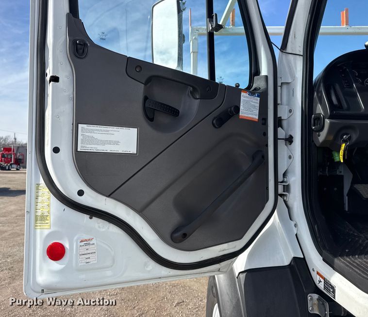 image for item EG2001 2013 Freightliner 108SD crane truck