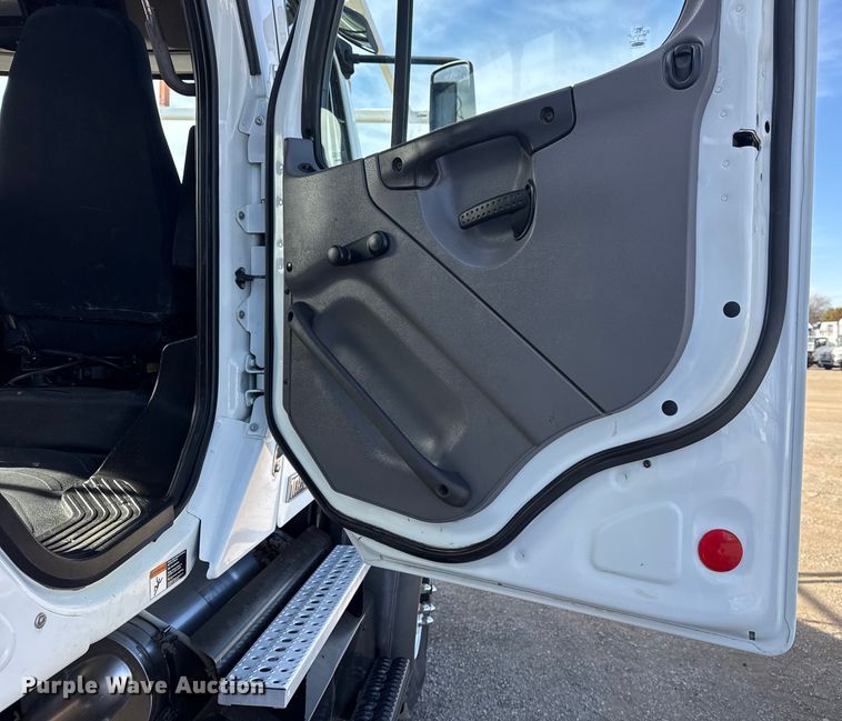 image for item EG2001 2013 Freightliner 108SD crane truck