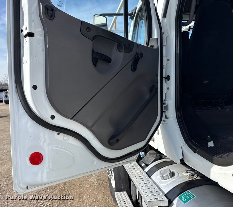 image for item EG2001 2013 Freightliner 108SD crane truck