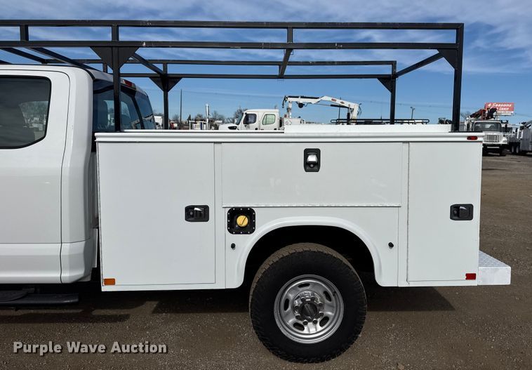 image for item EG2004 2019 Ford F250 XL Ext. Cab pickup truck