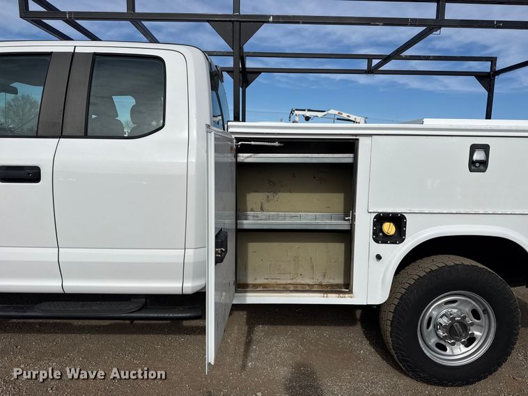 image for item EG2004 2019 Ford F250 XL Ext. Cab pickup truck