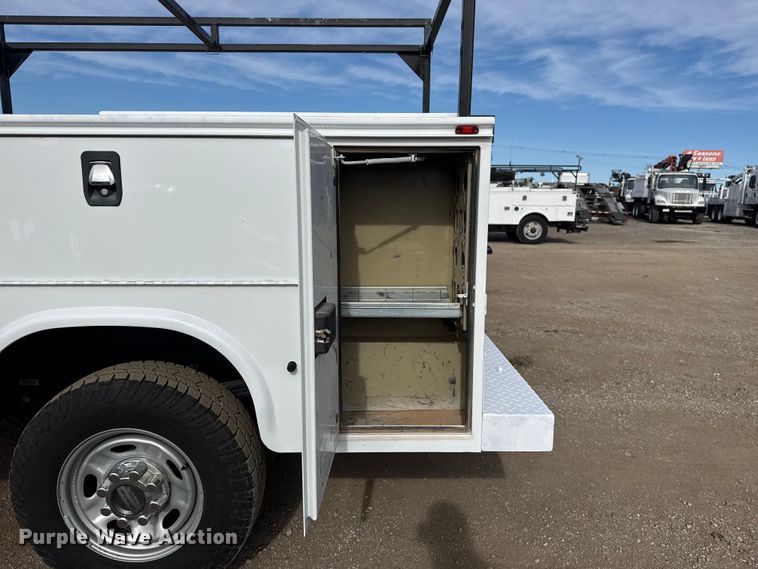 image for item EG2004 2019 Ford F250 XL Ext. Cab pickup truck