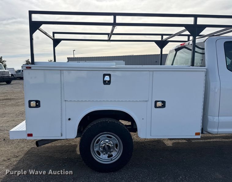 image for item EG2004 2019 Ford F250 XL Ext. Cab pickup truck