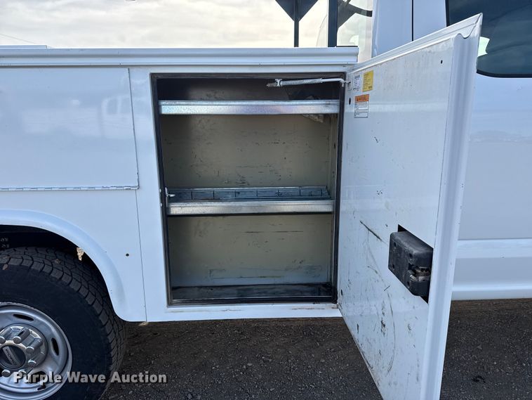 image for item EG2004 2019 Ford F250 XL Ext. Cab pickup truck