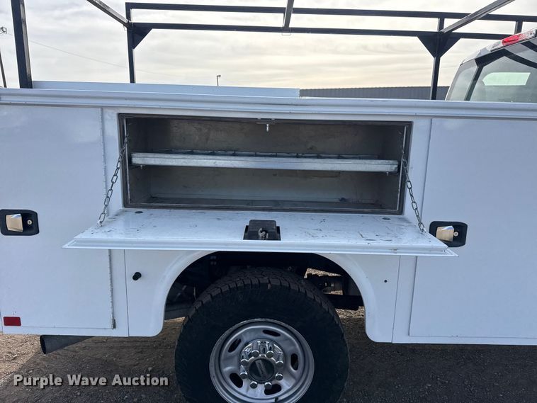 image for item EG2004 2019 Ford F250 XL Ext. Cab pickup truck