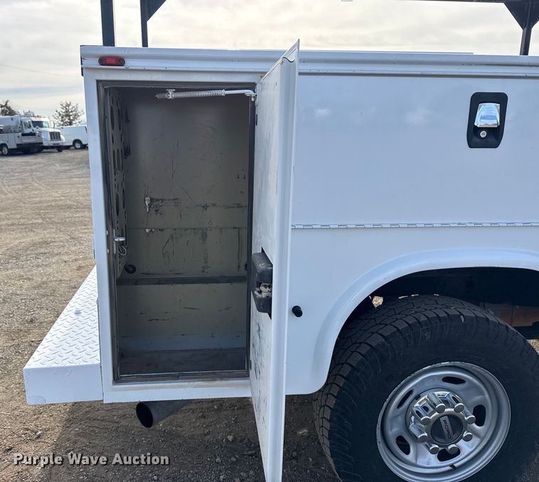 image for item EG2004 2019 Ford F250 XL Ext. Cab pickup truck