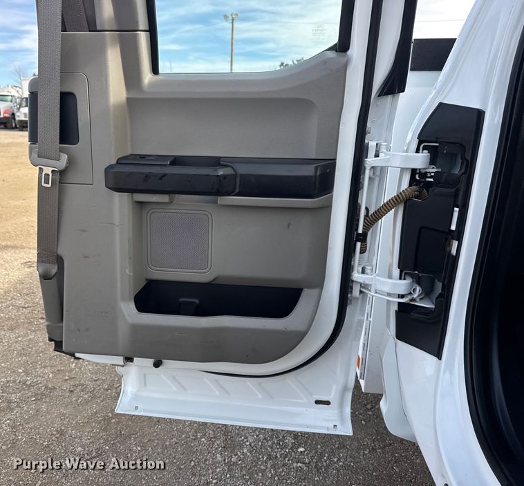 image for item EG2004 2019 Ford F250 XL Ext. Cab pickup truck