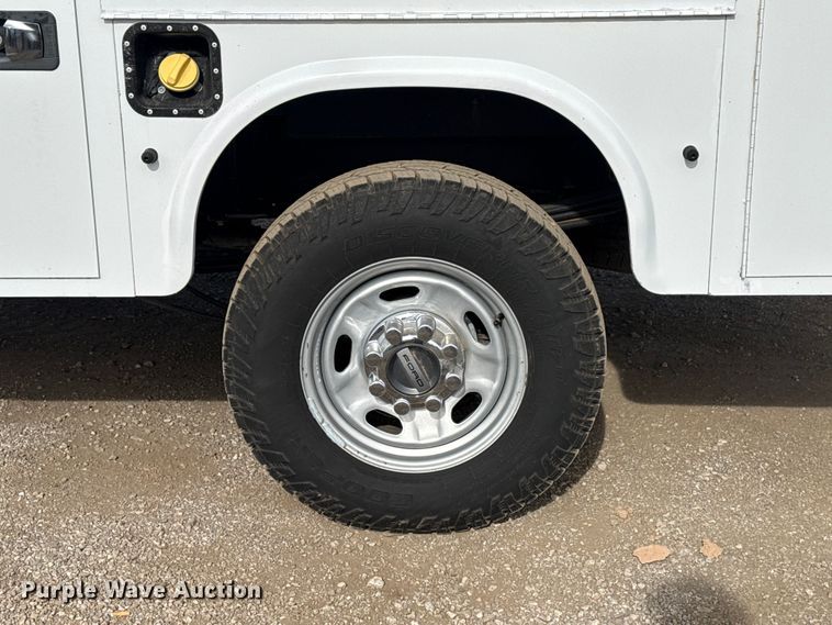 image for item EG2004 2019 Ford F250 XL Ext. Cab pickup truck