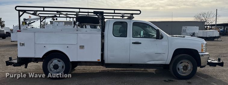image for item EG2006 2011 Chevrolet Silverado 3500HD Ext. Cab utility bed pickup truck