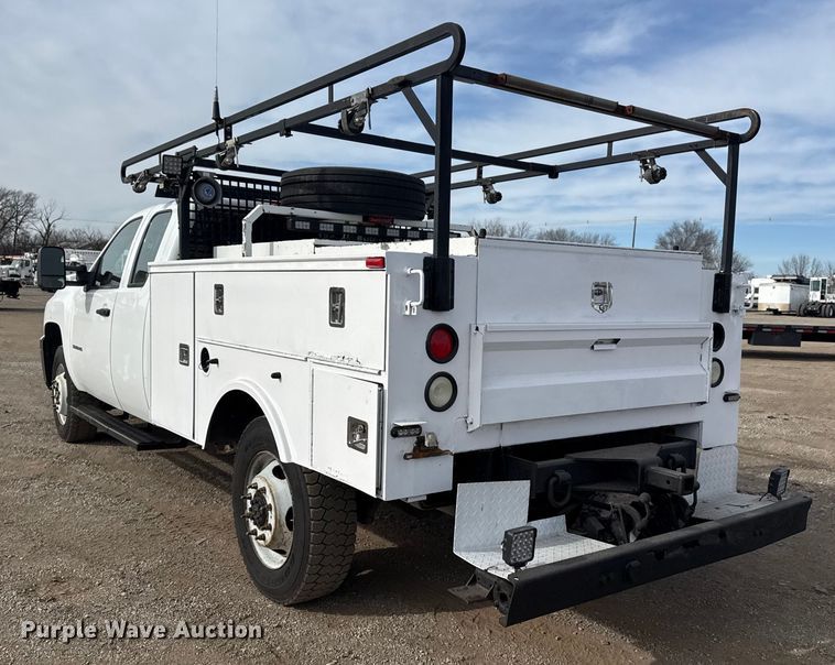image for item EG2006 2011 Chevrolet Silverado 3500HD Ext. Cab utility bed pickup truck