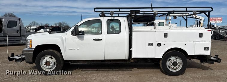image for item EG2006 2011 Chevrolet Silverado 3500HD Ext. Cab utility bed pickup truck