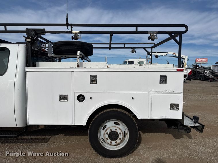 image for item EG2006 2011 Chevrolet Silverado 3500HD Ext. Cab utility bed pickup truck