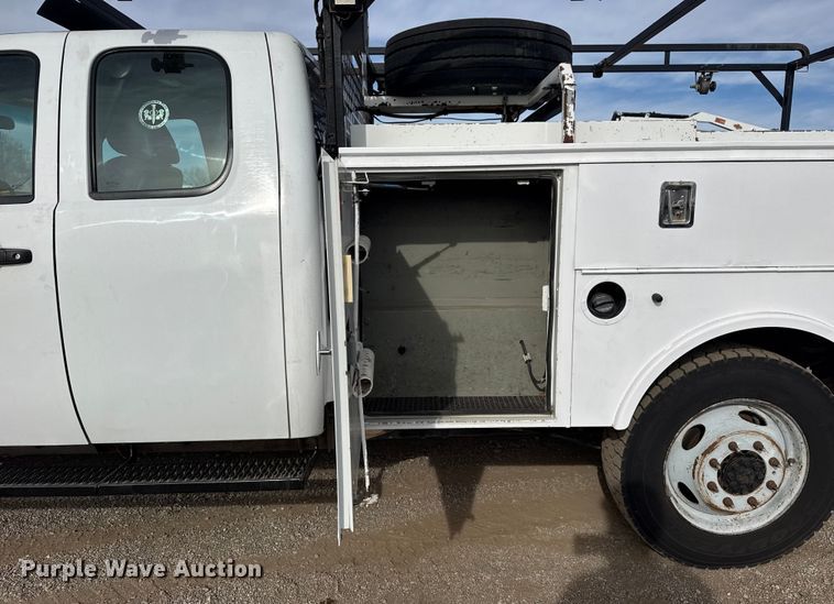 image for item EG2006 2011 Chevrolet Silverado 3500HD Ext. Cab utility bed pickup truck