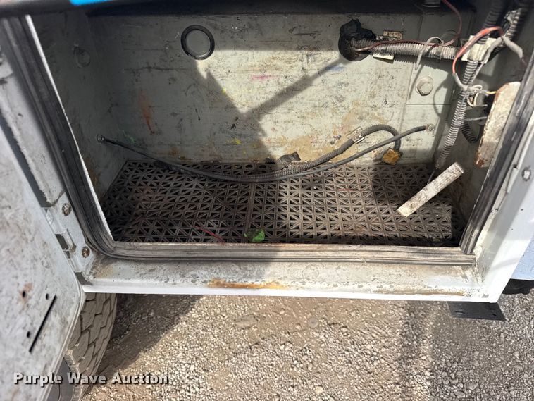 image for item EG2006 2011 Chevrolet Silverado 3500HD Ext. Cab utility bed pickup truck