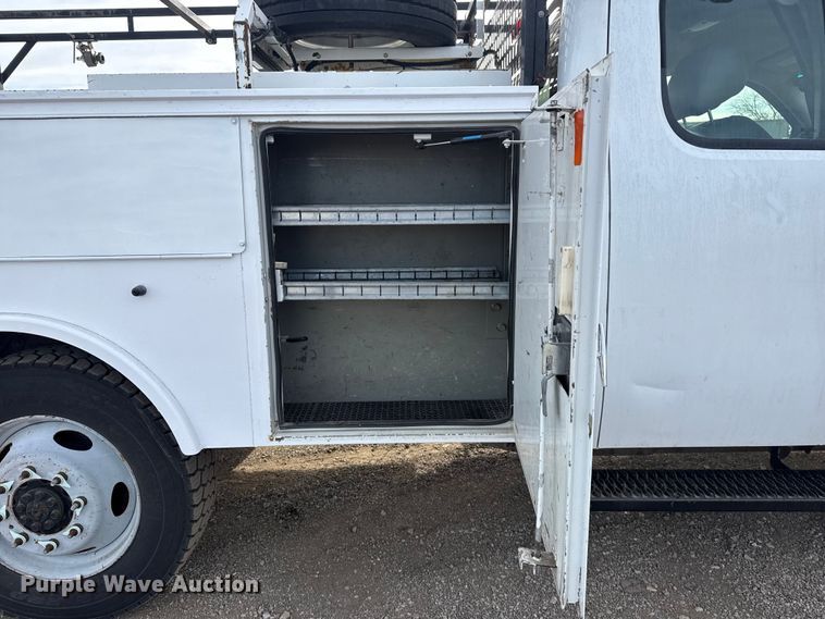 image for item EG2006 2011 Chevrolet Silverado 3500HD Ext. Cab utility bed pickup truck