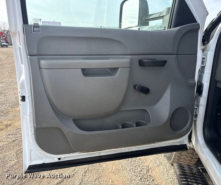 image for item EG2006 2011 Chevrolet Silverado 3500HD Ext. Cab utility bed pickup truck