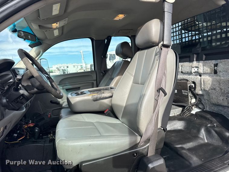 image for item EG2006 2011 Chevrolet Silverado 3500HD Ext. Cab utility bed pickup truck