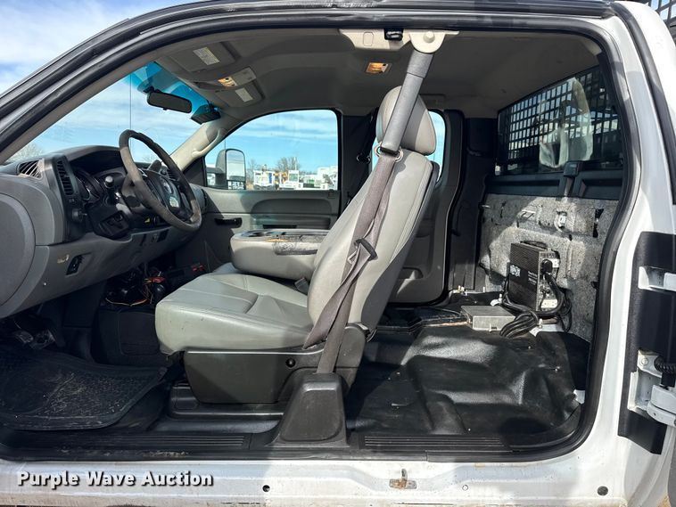 image for item EG2006 2011 Chevrolet Silverado 3500HD Ext. Cab utility bed pickup truck